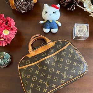 Louis Vuitton Deauville Bag - Excellent Condition